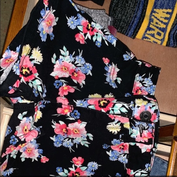 flower shorts - Picture 1 of 1